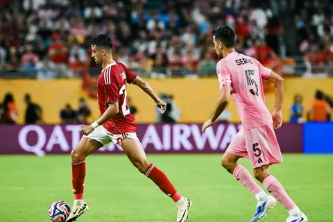 الأهلي يعلن غياب طاهر محمد طاهر عن مباراتي بالميراس وبورتو